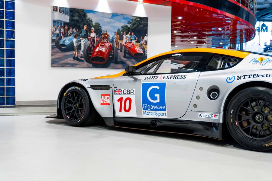 Aston Martin DBR9 GT1