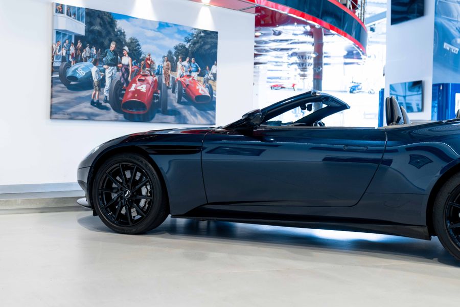 Aston Martin DB11 V8 Volante Shadow Edition