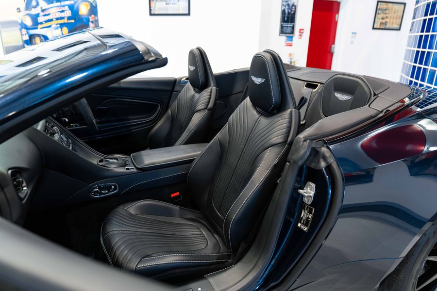 Aston Martin DB11 V8 Volante Shadow Edition