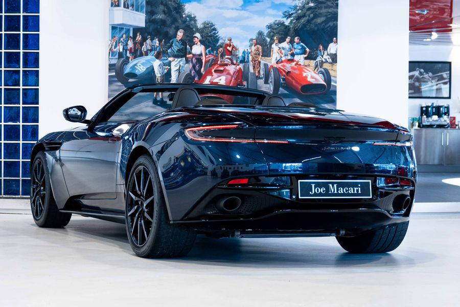 Aston Martin DB11 V8 Volante Shadow Edition