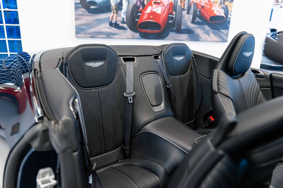 Aston Martin DB11 V8 Volante Shadow Edition