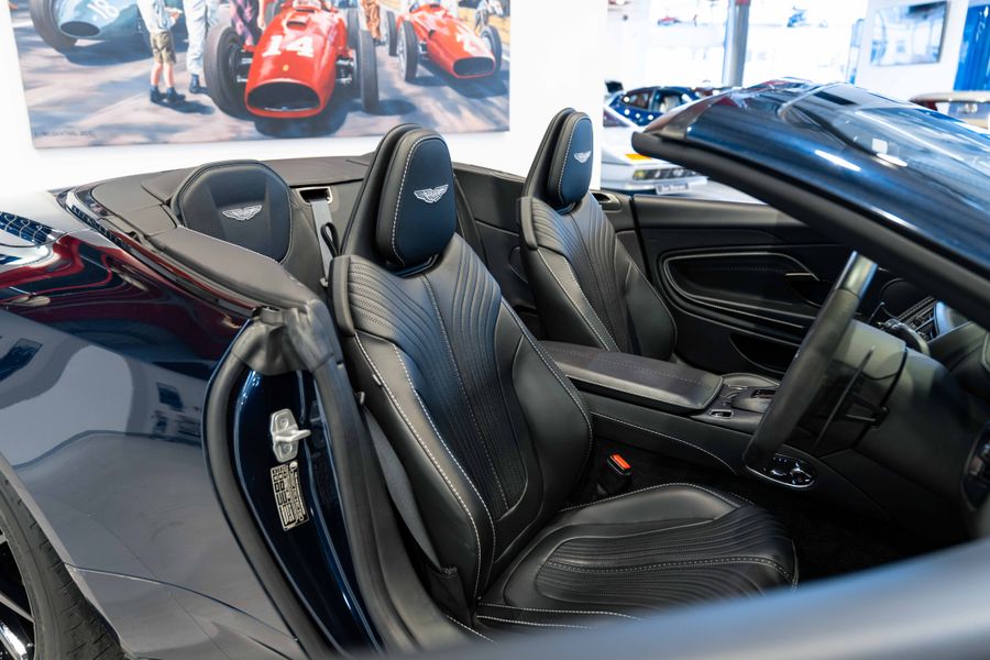Aston Martin DB11 V8 Volante Shadow Edition