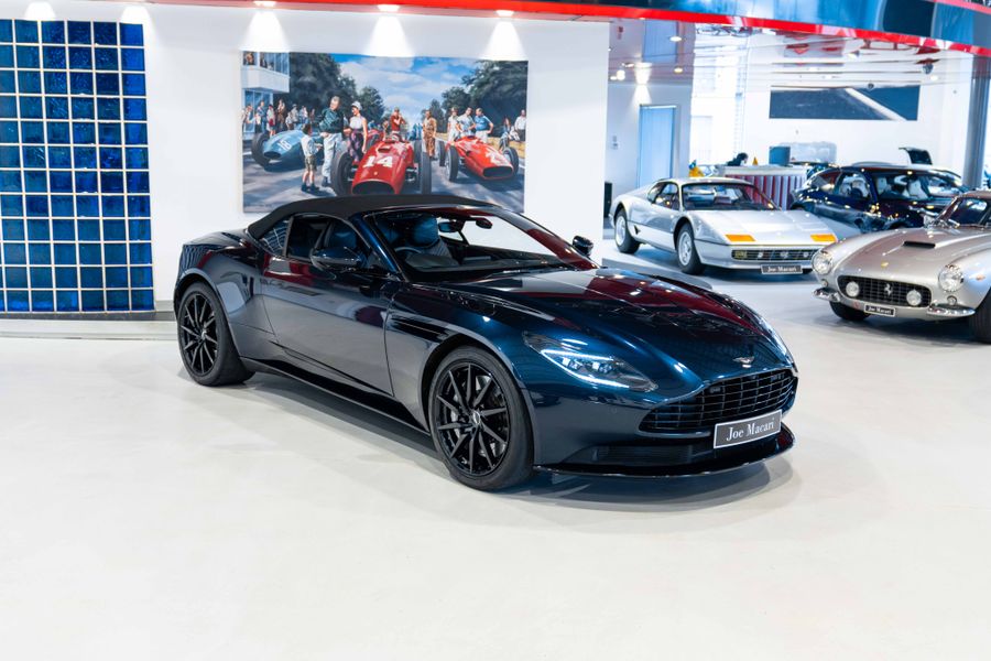 Aston Martin DB11 V8 Volante Shadow Edition