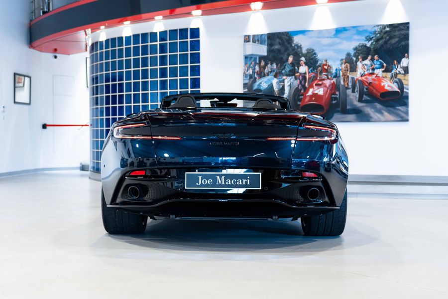 Aston Martin DB11 V8 Volante Shadow Edition