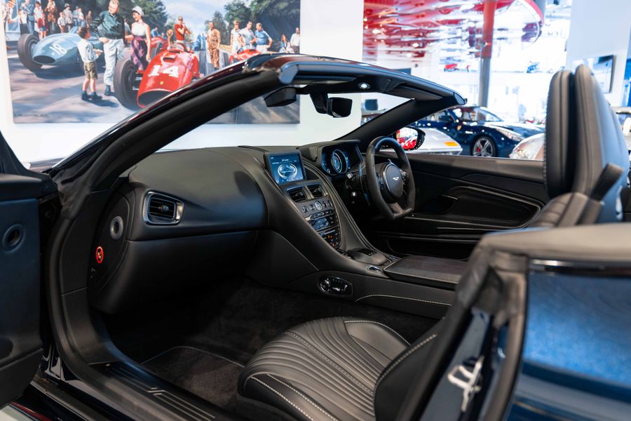 Aston Martin DB11 V8 Volante Shadow Edition