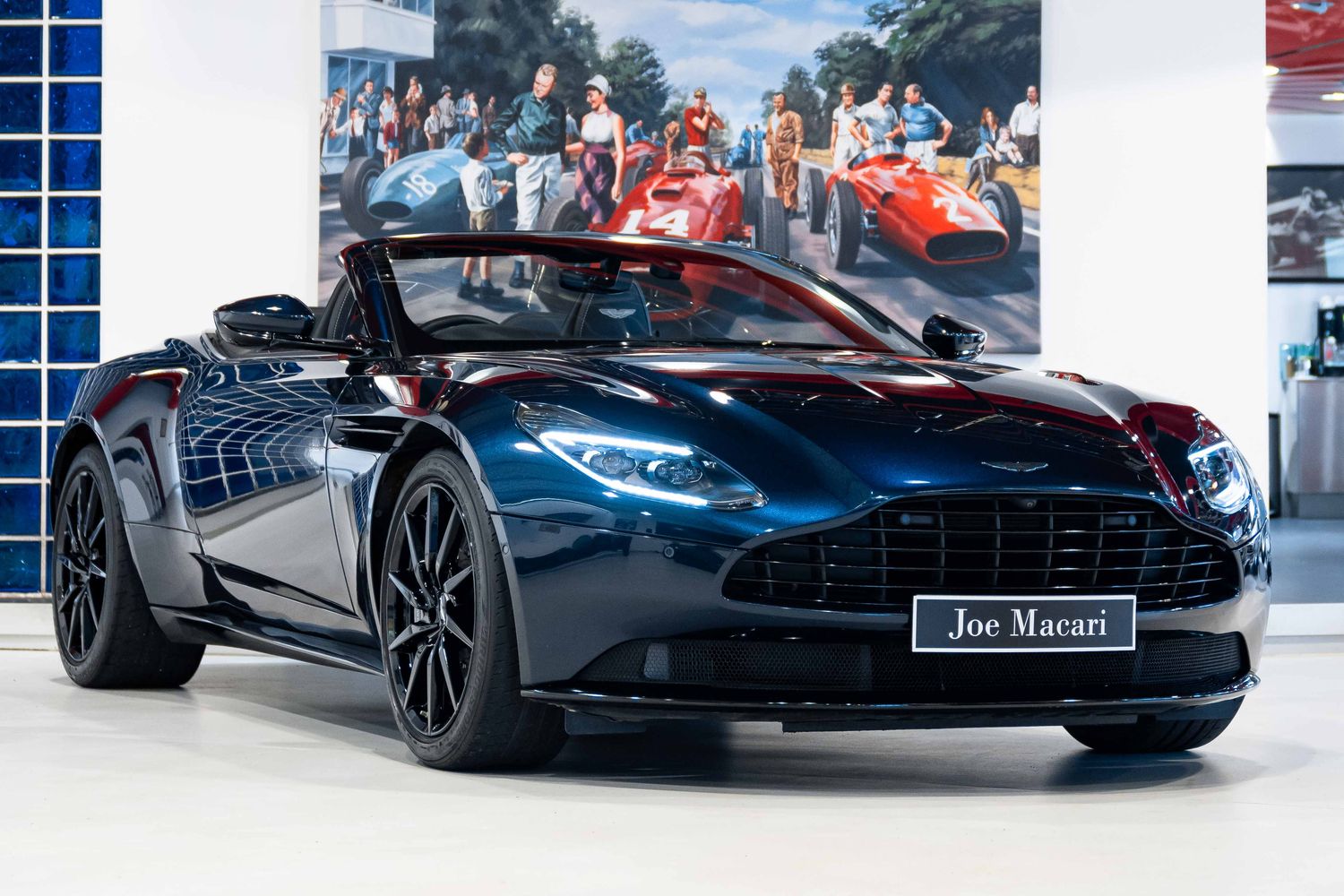 Aston Martin DB11 V8 Volante Shadow Edition