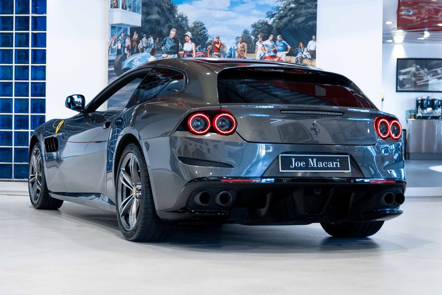 Ferrari GTC4 Lusso V12