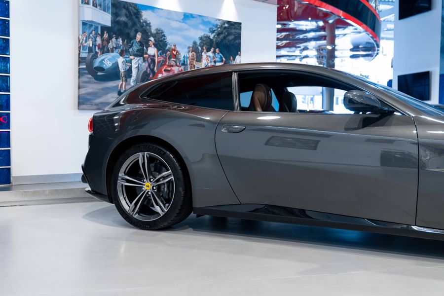 Ferrari GTC4 Lusso V12