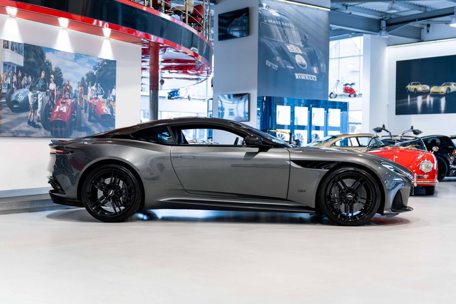 Aston Martin DBS Superleggera