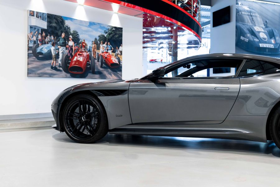 Aston Martin DBS Superleggera