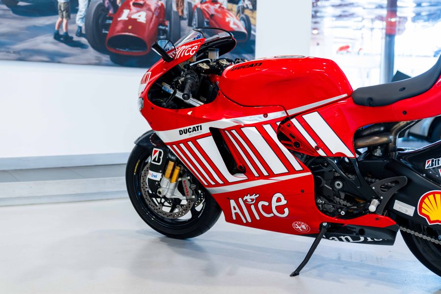 Ducati Desmosedici RR Team Version