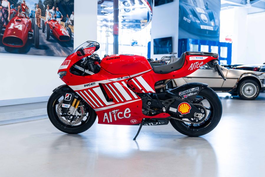 Ducati Desmosedici RR Team Version