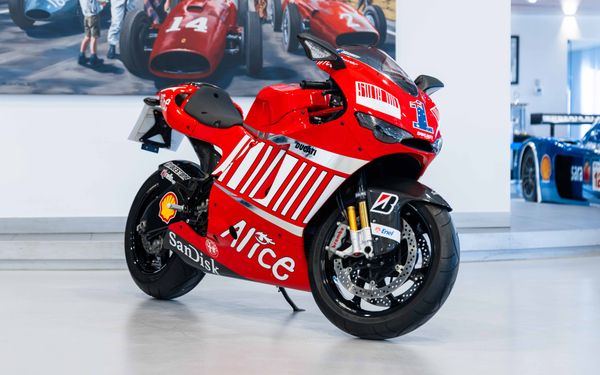 Ducati Desmosedici RR Team Version