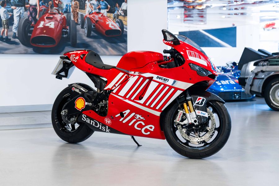 Ducati Desmosedici RR Team Version