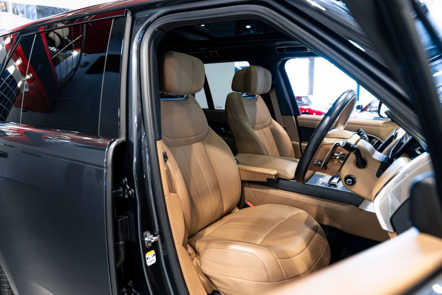 Range Rover P550e Autobiography