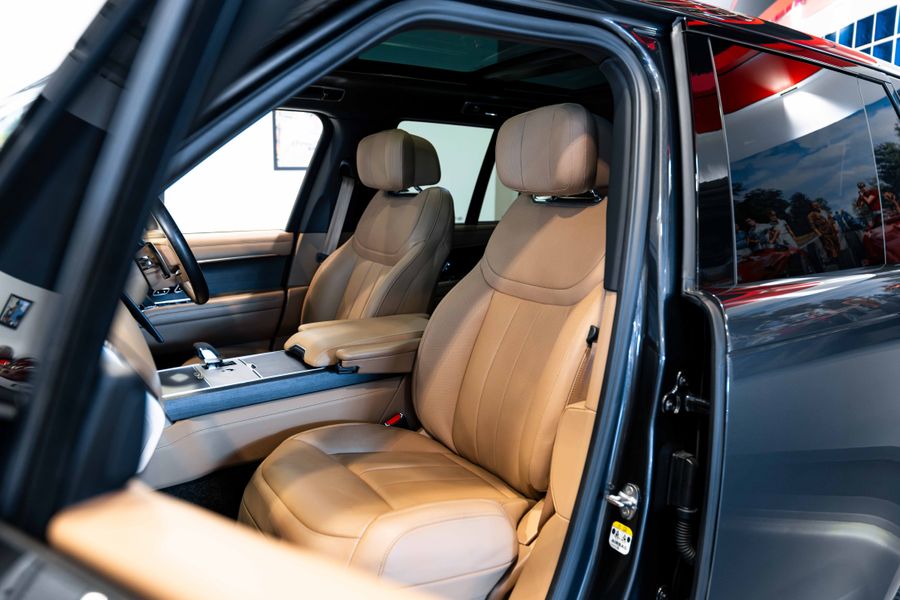 Range Rover P550e Autobiography
