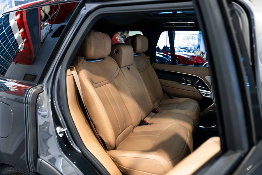 Range Rover P550e Autobiography