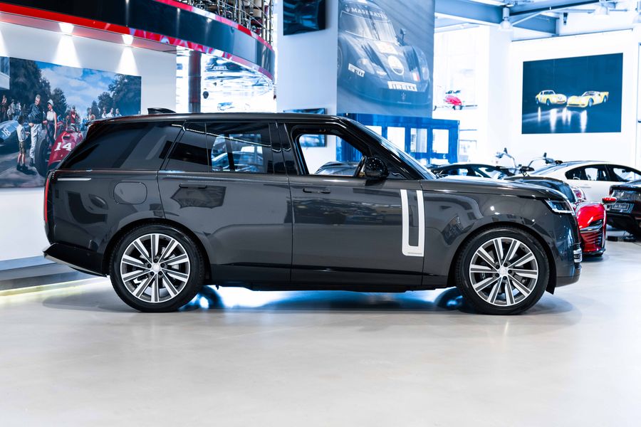 Range Rover P550e Autobiography