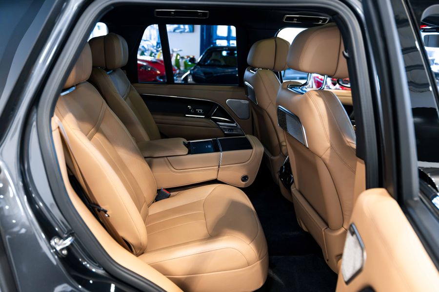 Range Rover P550e Autobiography