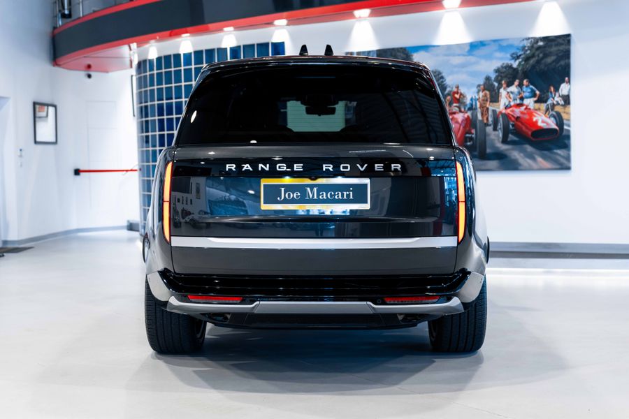 Range Rover P550e Autobiography