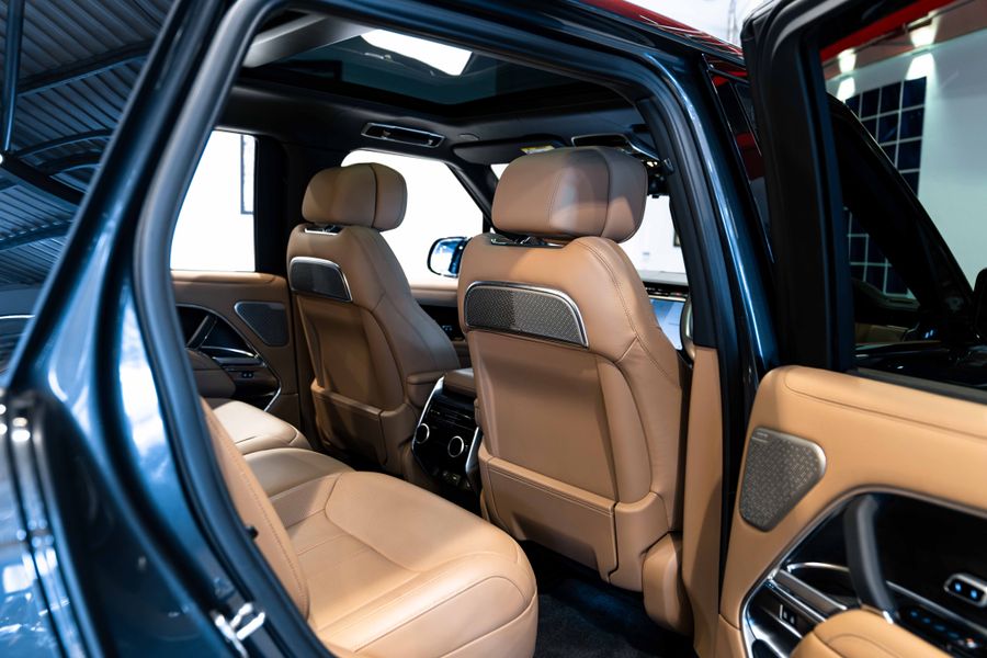 Range Rover P550e Autobiography