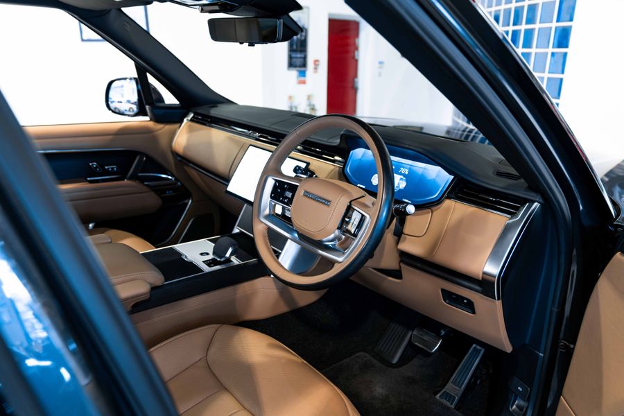 Range Rover P550e Autobiography