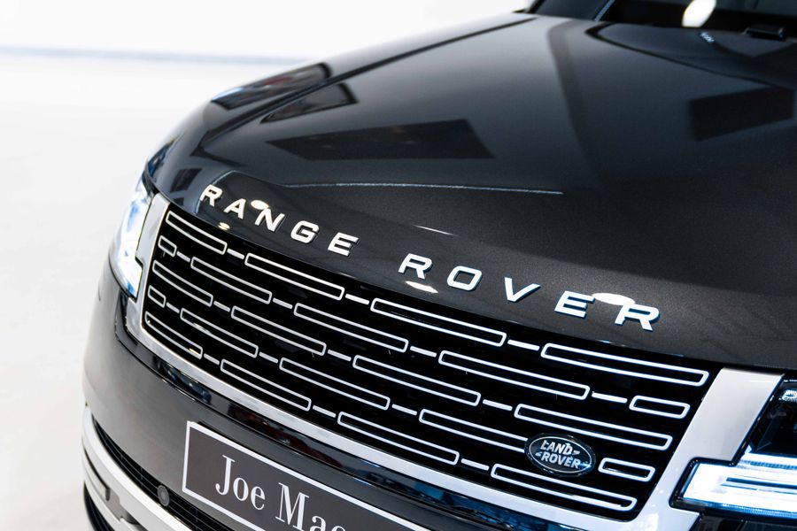 Range Rover P550e Autobiography