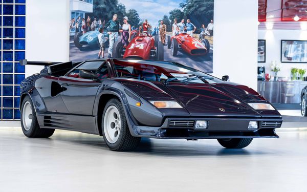 Lamborghini Countach 5000 QV RHD