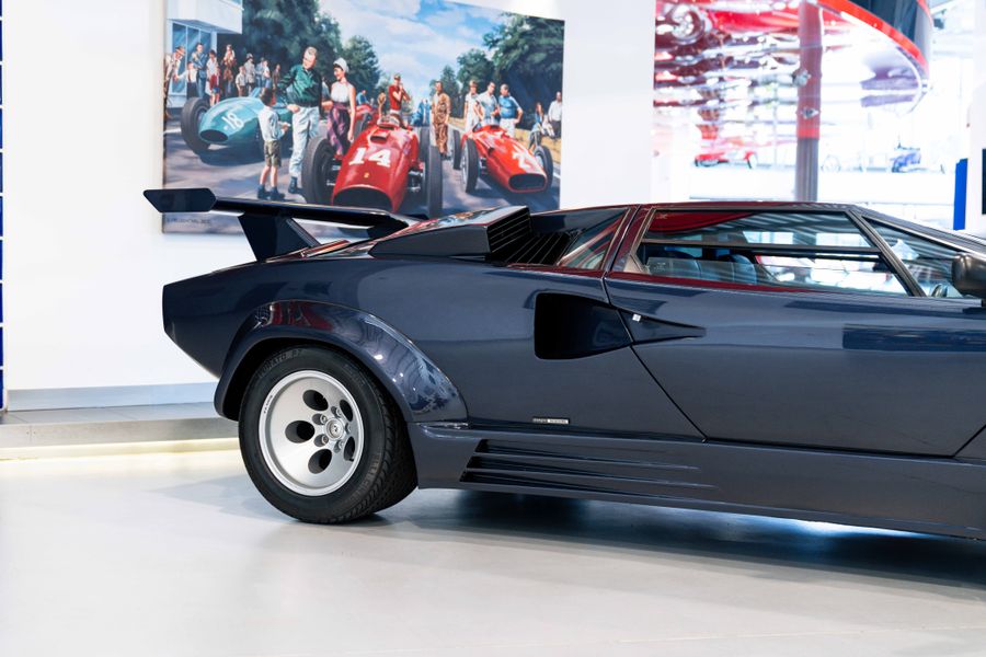 Lamborghini Countach 5000 QV RHD