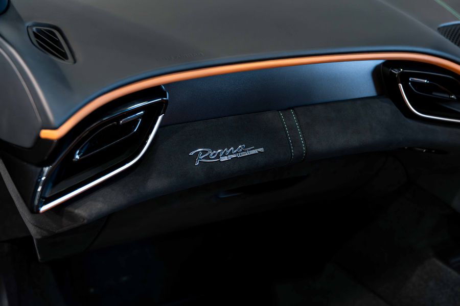 Ferrari Roma Spider