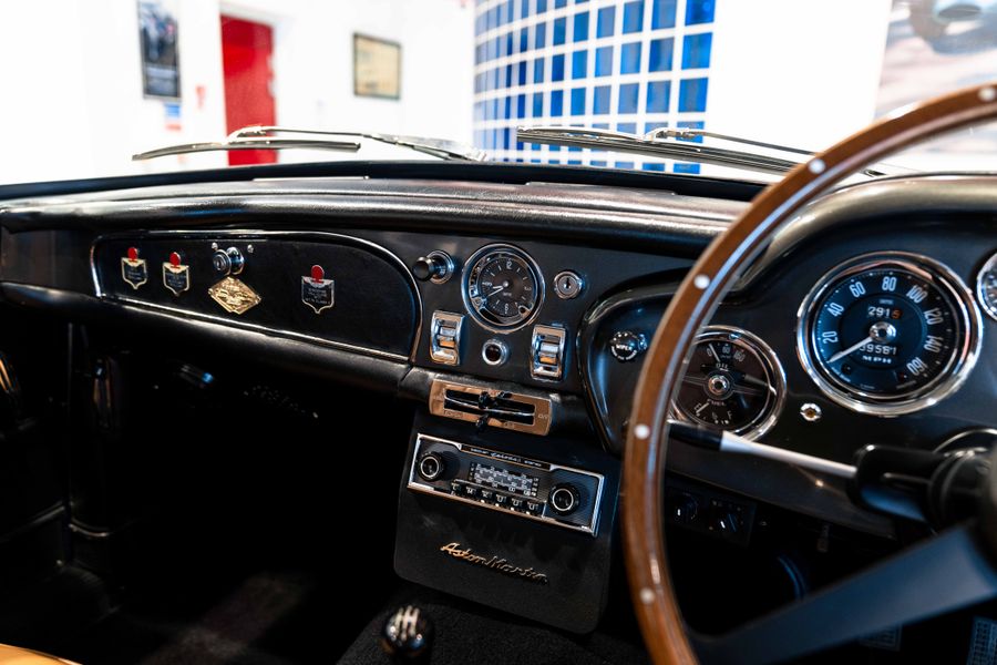 Aston Martin DB4 Series 1