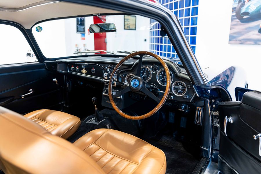 Aston Martin DB4 Series 1