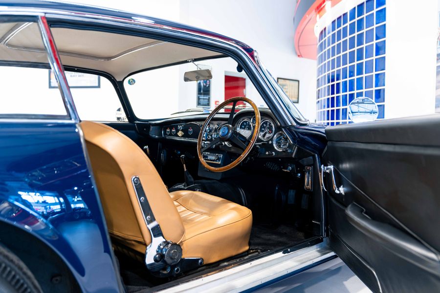 Aston Martin DB4 Series 1
