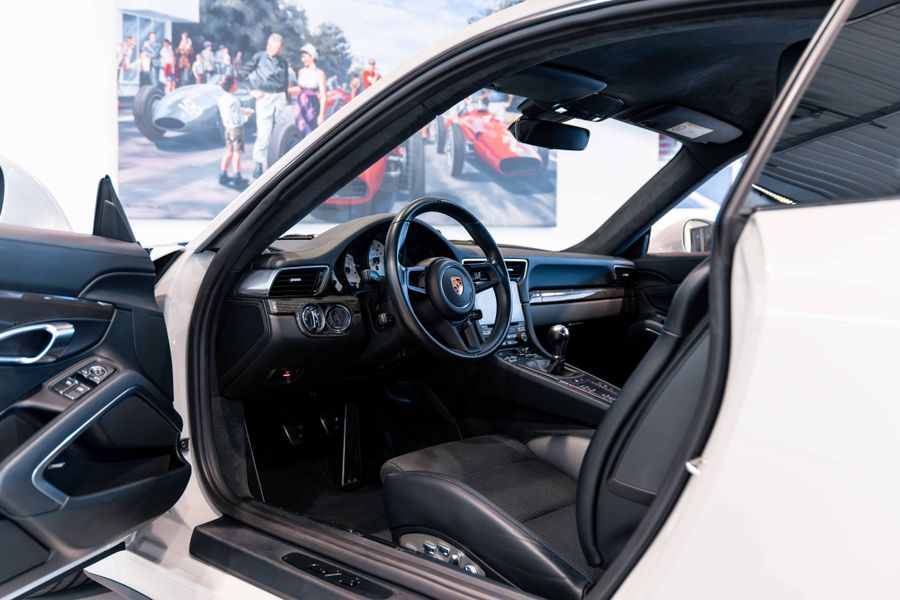 Porsche 991.2 GT3 Touring LHD