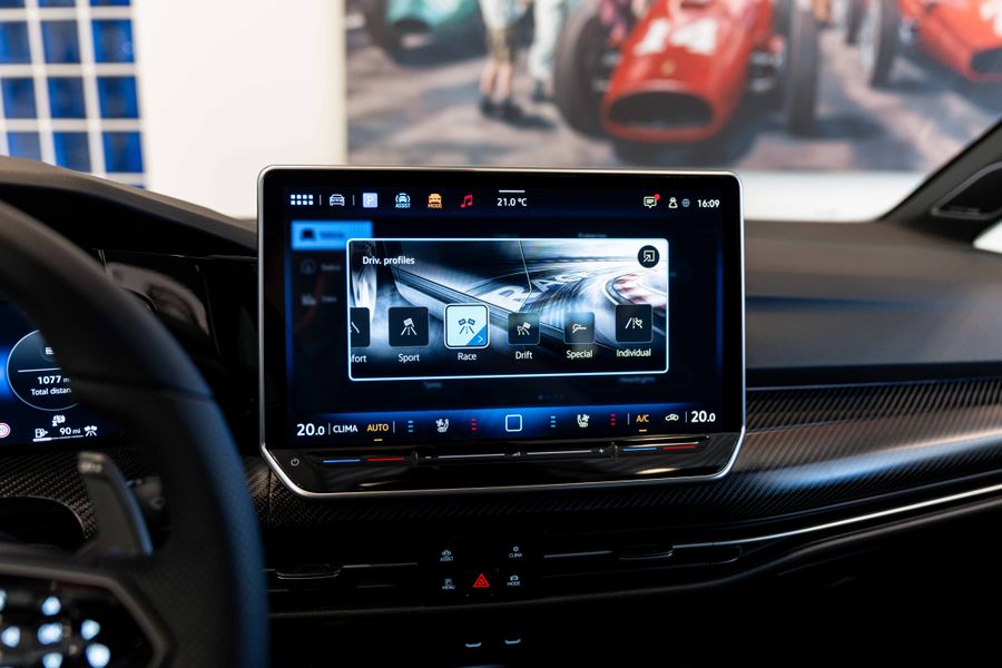 VW Golf R Black Edition LHD