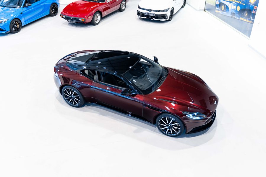Aston Martin DB11 V8