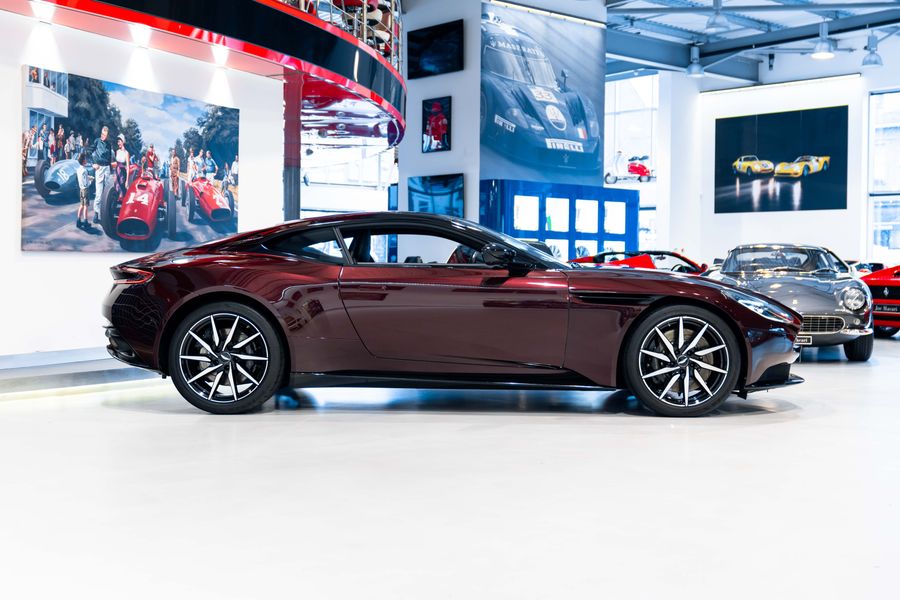 Aston Martin DB11 V8