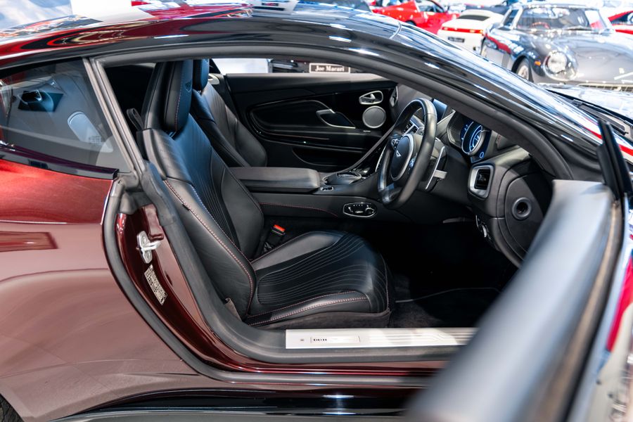 Aston Martin DB11 V8