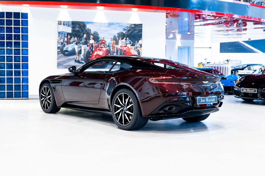 Aston Martin DB11 V8