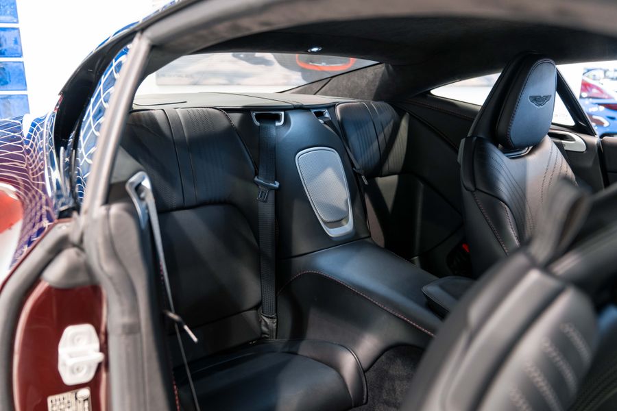 Aston Martin DB11 V8