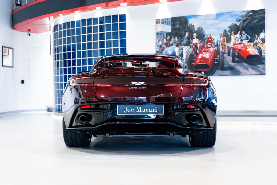 Aston Martin DB11 V8