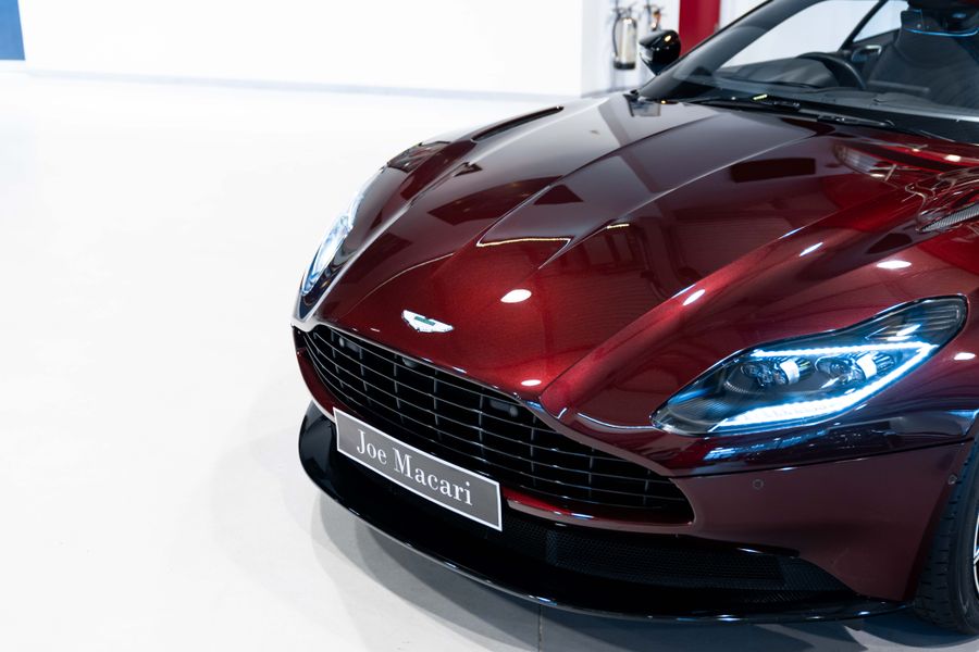 Aston Martin DB11 V8