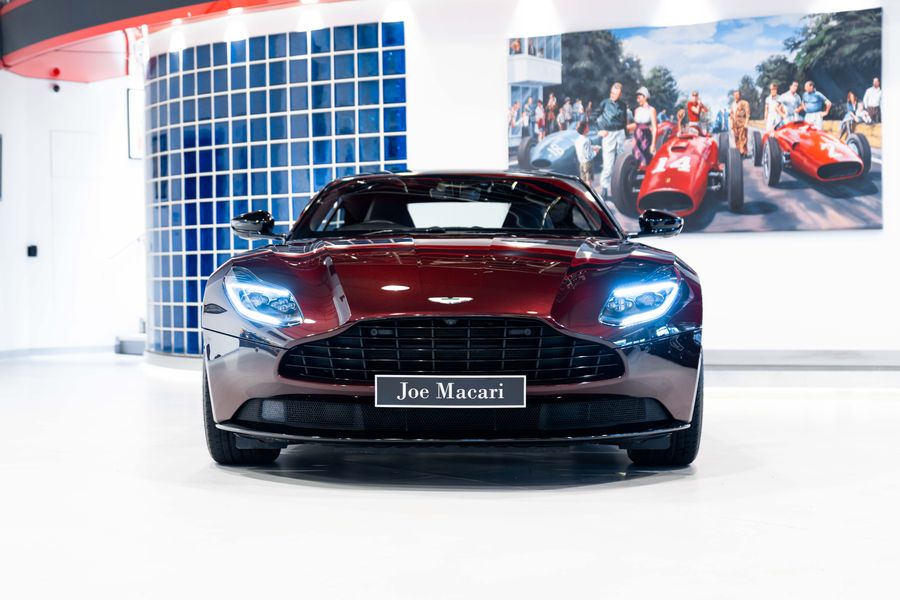 Aston Martin DB11 V8
