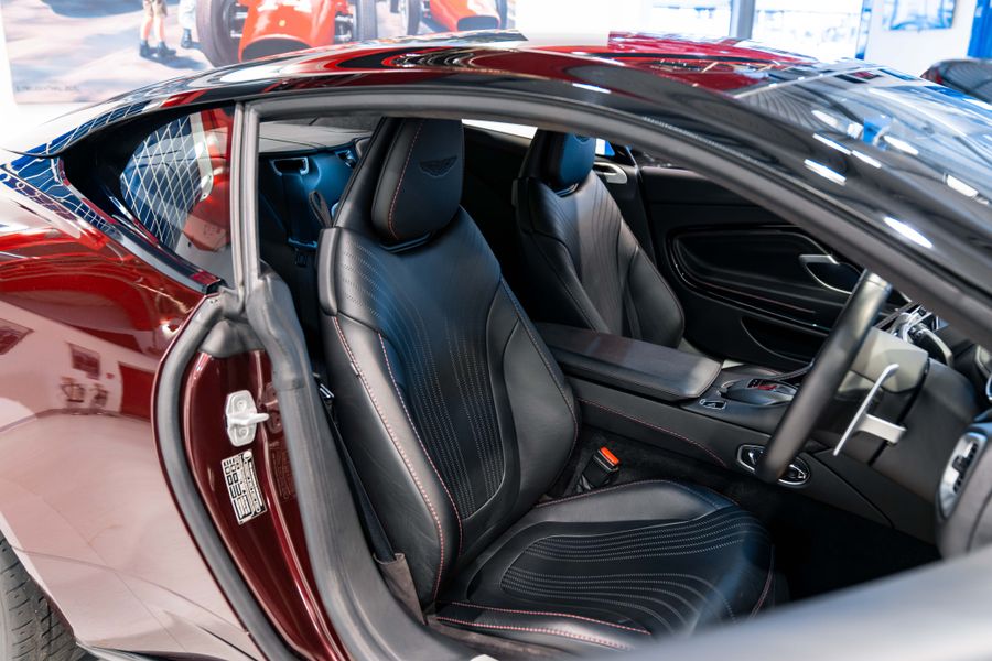 Aston Martin DB11 V8