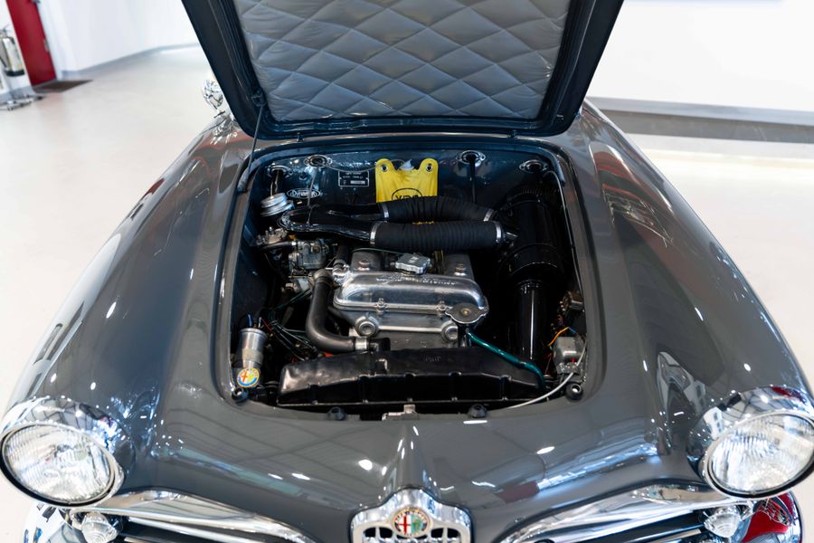 Alfa Romeo Giulia Spider
